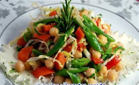 SEBZELİ NOHUT SALATA