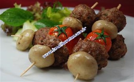 DİYET KÖFTELİ SALATA