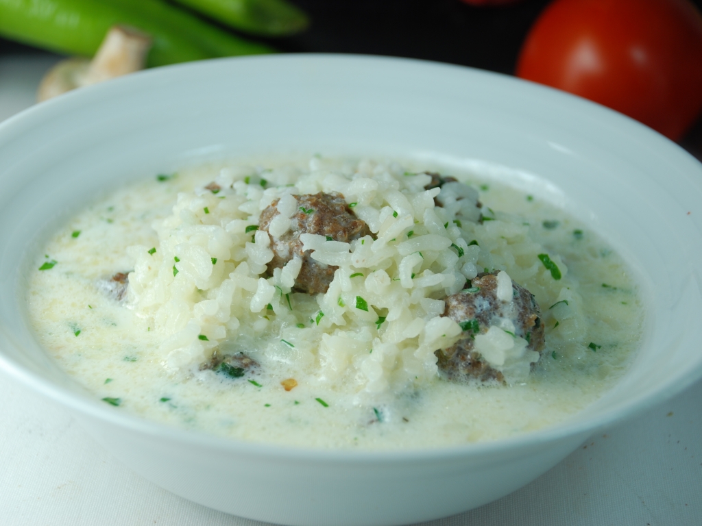 SÜTLÜ PİRİNÇ KÖFTE